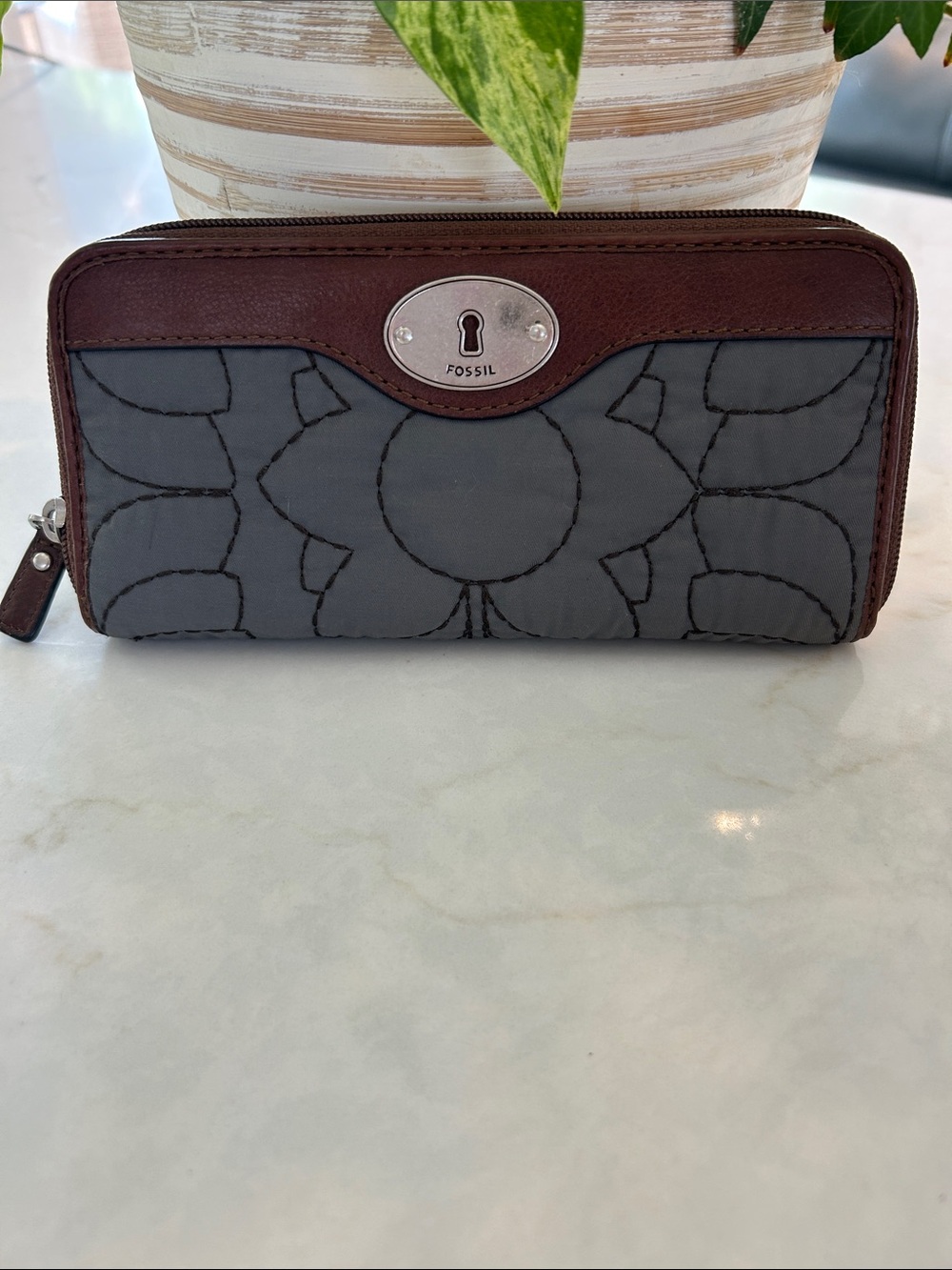 NWOT Fossil Key-Per Quilted Fabric Zip Around Wallet Brown Leather Trim